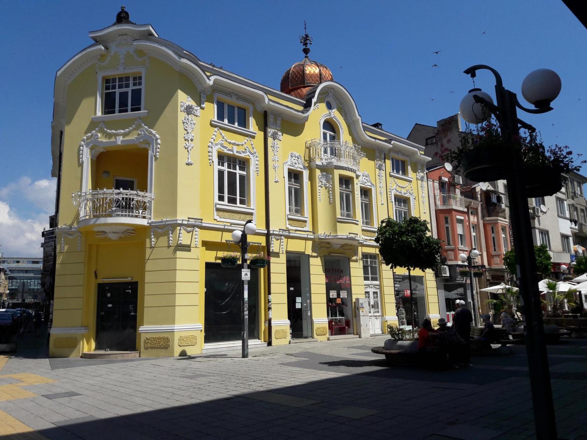 Art Apartment Kiril And Metodi Square Burgas Екстер'єр фото
