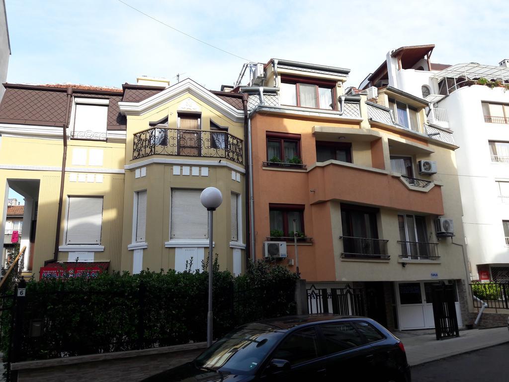 Art Apartment Kiril And Metodi Square Burgas Екстер'єр фото